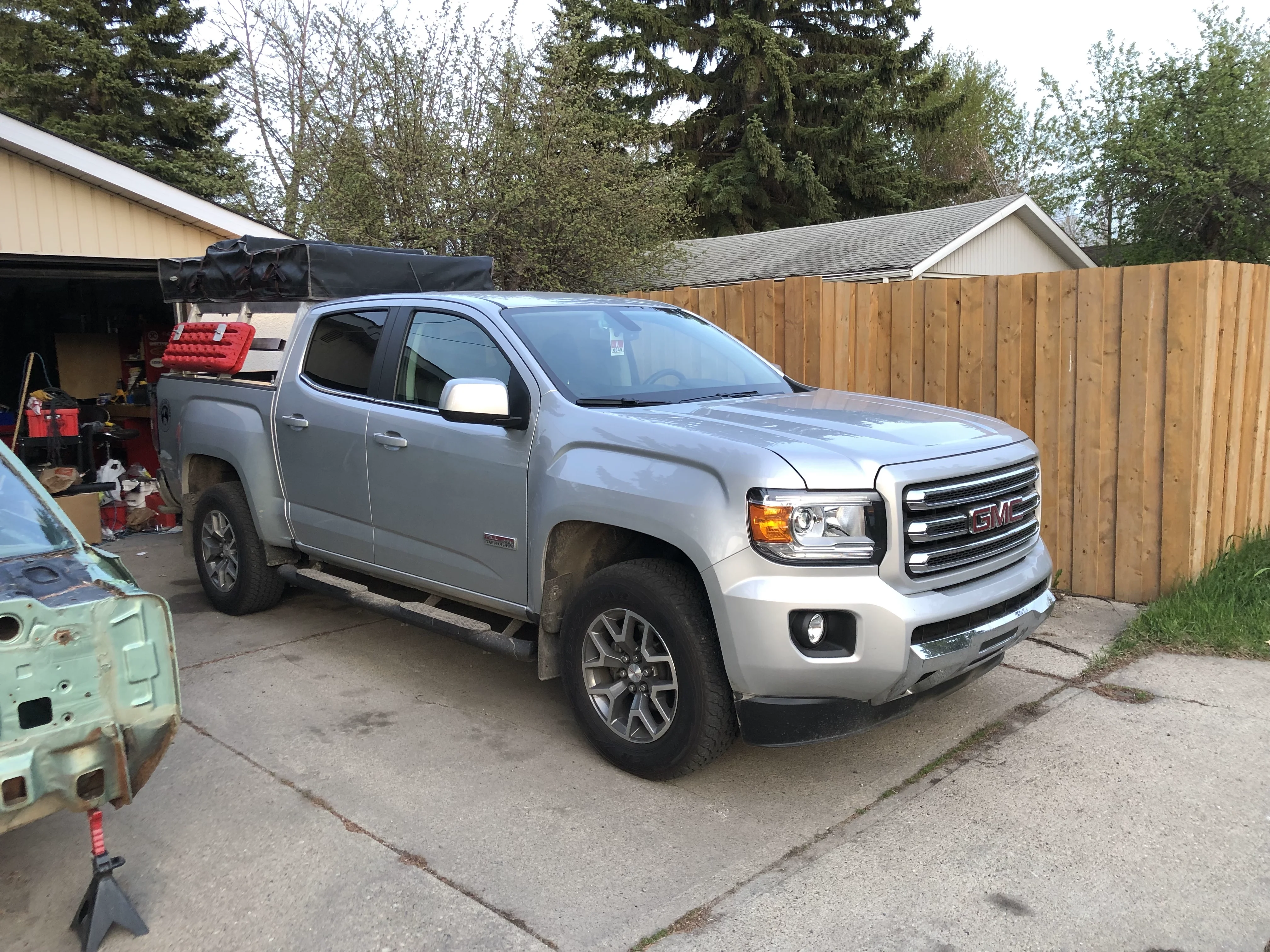 Complete rack with tent and traction aids